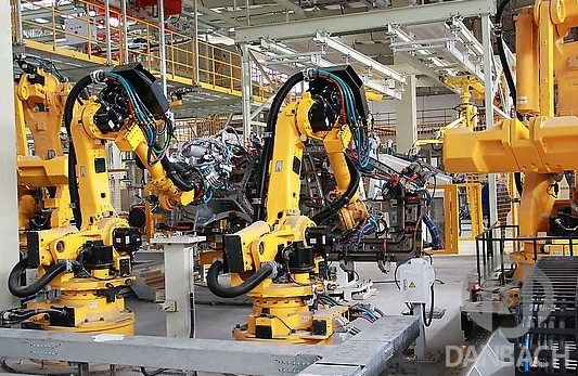 大力推進工業機器人對制造業的重要性